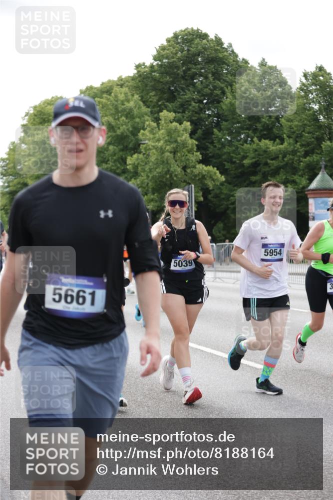 29.06.2025 - hella hamburg halbmarathon Jannik Wohlers http://msf.ph/oto/8188164 29.06.2025 10:23:43 Lombardsbrücke 1005, 1009, 1389, 1444, 3013, 3185, 3285, 3579, 4597, 4684, 4993, 5039, 5258, 5260, 5661, 5954, 7013, 7426, 7920, 8141, 8187, 8502, 8717, 9217, 11306, 11347, 11415, 14433, 14439, 14824, 15352, 15456, 16345, 16861, 17147, 17262, 17414, 17559, 17560, 17595, 18109, 18132, 18210 meine-sportfotos.de