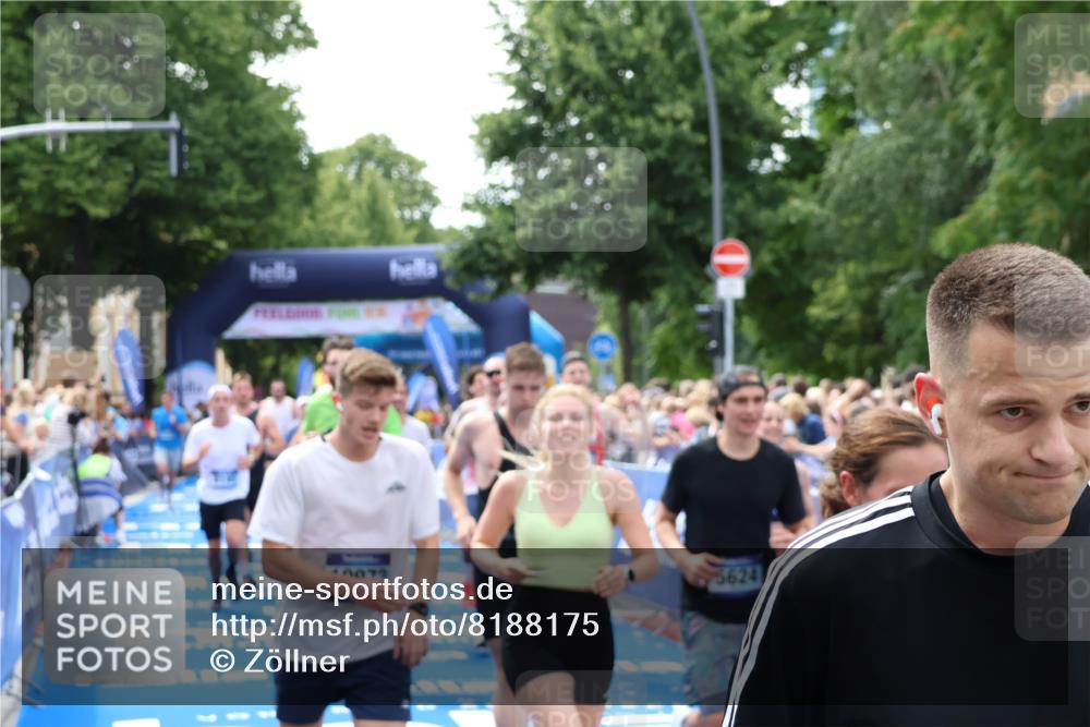 29.06.2025 - hella hamburg halbmarathon Zöllner http://msf.ph/oto/8188175 29.06.2025 10:43:58 Ziel 3697, 3907, 4981, 5624, 5692, 8063, 8145, 8900, 9043, 10493, 10596, 11809, 12438, 12966, 14861, 15383, 16549, 17376, 17403, 18678 meine-sportfotos.de