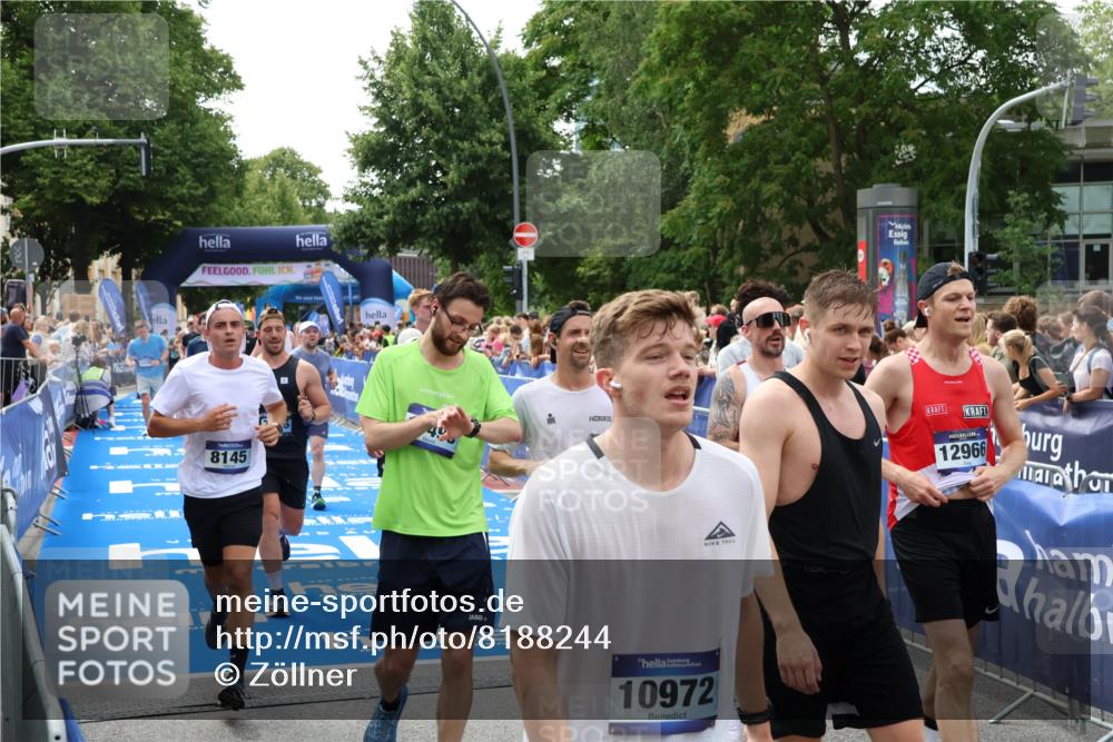 29.06.2025 - hella hamburg halbmarathon Zöllner http://msf.ph/oto/8188244 29.06.2025 10:44:02 Ziel 1558, 4981, 6705, 8063, 8145, 8900, 9081, 10596, 11346, 12438, 15383, 16549, 17376, 17403, 17516 meine-sportfotos.de