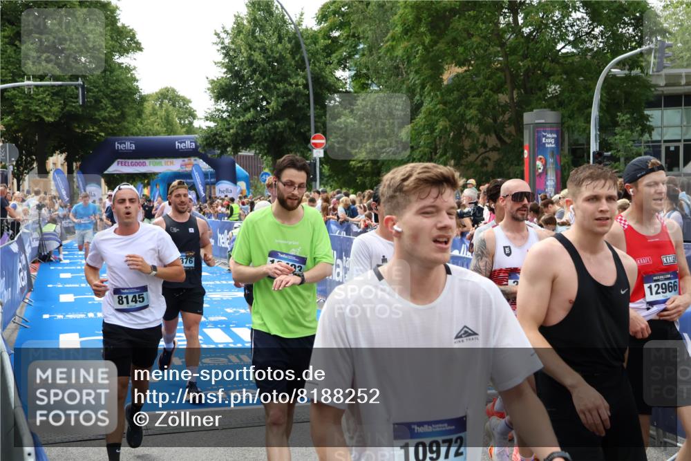 29.06.2025 - hella hamburg halbmarathon Zöllner http://msf.ph/oto/8188252 29.06.2025 10:44:02 Ziel 1558, 4981, 6705, 8063, 8145, 8900, 9081, 10596, 11346, 12438, 15383, 16549, 17376, 17403, 17516 meine-sportfotos.de