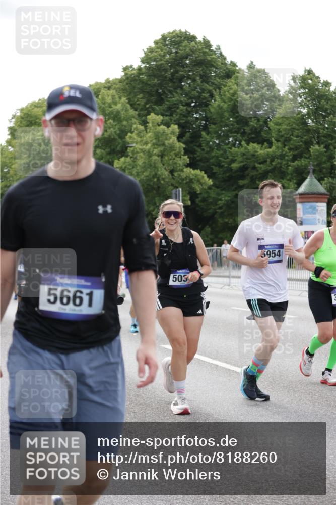 29.06.2025 - hella hamburg halbmarathon Jannik Wohlers http://msf.ph/oto/8188260 29.06.2025 10:23:43 Lombardsbrücke 1005, 1009, 1389, 1444, 3013, 3185, 3285, 3579, 4597, 4684, 4993, 5039, 5258, 5260, 5661, 5954, 7013, 7426, 7920, 8141, 8187, 8502, 8717, 9217, 11306, 11347, 11415, 14433, 14439, 14824, 15352, 15456, 16345, 16861, 17147, 17262, 17414, 17559, 17560, 17595, 18109, 18132, 18210 meine-sportfotos.de