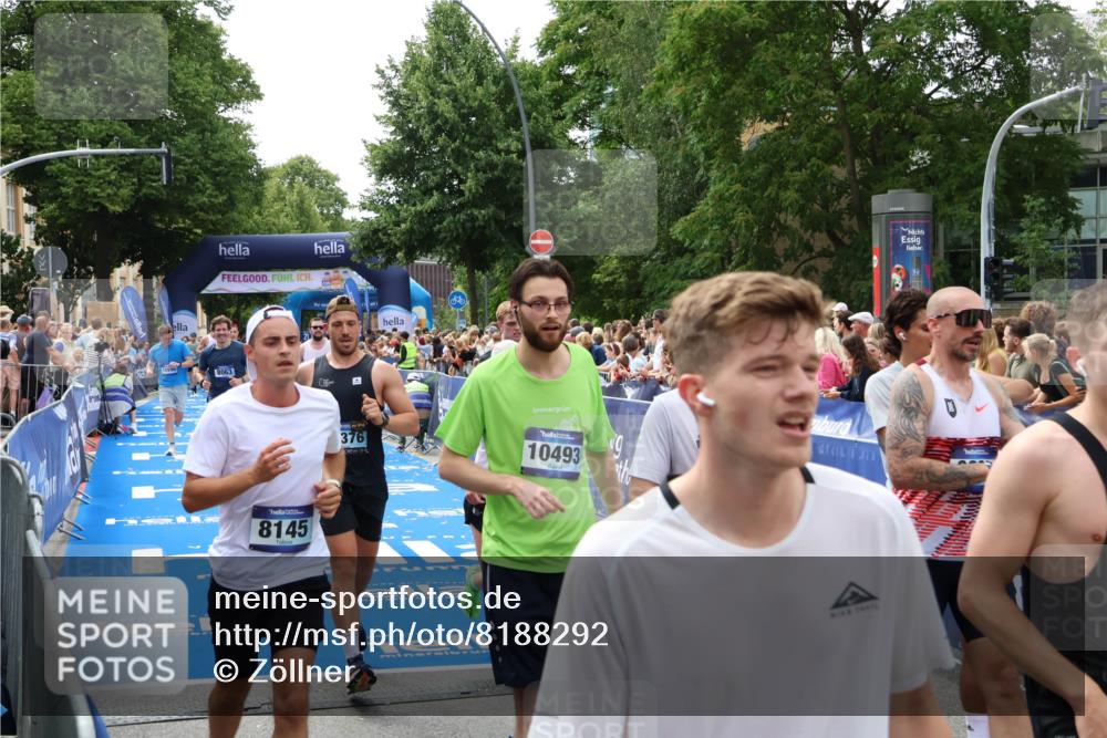 29.06.2025 - hella hamburg halbmarathon Zöllner http://msf.ph/oto/8188292 29.06.2025 10:44:02 Ziel 1558, 4981, 6705, 8063, 8145, 8900, 9081, 10596, 11346, 12438, 15383, 16549, 17376, 17403, 17516 meine-sportfotos.de