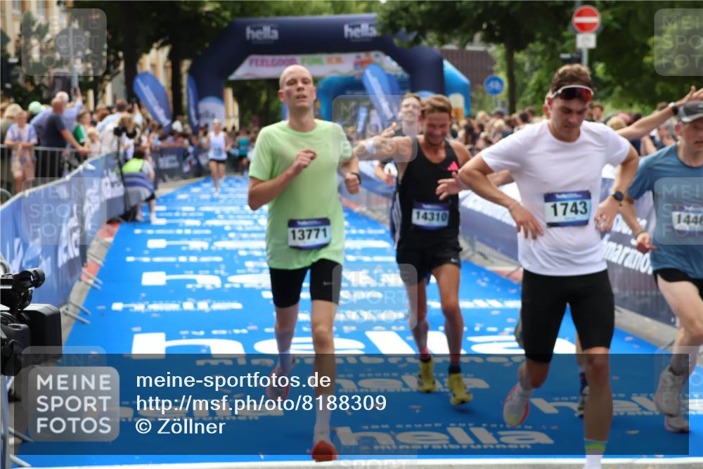 29.06.2025 - hella hamburg halbmarathon Zöllner http://msf.ph/oto/8188309 29.06.2025 10:33:55 Ziel 1743, 2228, 2243, 10865, 13771, 14310, 14466, 15500, 16243 meine-sportfotos.de