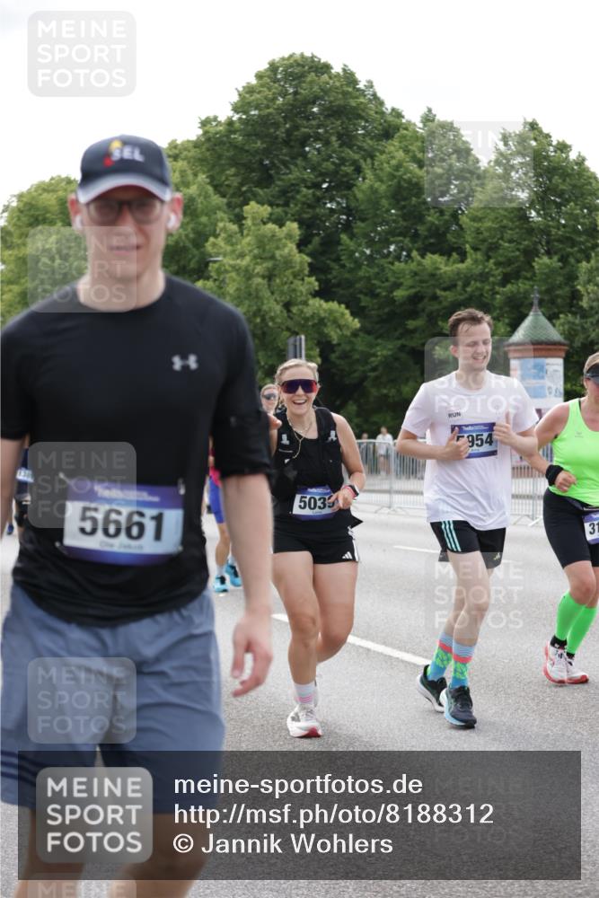29.06.2025 - hella hamburg halbmarathon Jannik Wohlers http://msf.ph/oto/8188312 29.06.2025 10:23:43 Lombardsbrücke 1005, 1009, 1389, 1444, 3013, 3185, 3285, 3579, 4597, 4684, 4993, 5039, 5258, 5260, 5661, 5954, 7013, 7426, 7920, 8141, 8187, 8502, 8717, 9217, 11306, 11347, 11415, 14433, 14439, 14824, 15352, 15456, 16345, 16861, 17147, 17262, 17414, 17559, 17560, 17595, 18109, 18132, 18210 meine-sportfotos.de