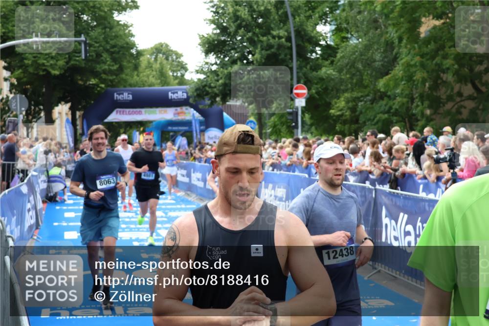 29.06.2025 - hella hamburg halbmarathon Zöllner http://msf.ph/oto/8188416 29.06.2025 10:44:04 Ziel 1558, 2816, 4981, 6705, 8063, 8900, 9081, 10596, 11346, 12438, 13123, 15383, 16697, 17516, 17977, 18004 meine-sportfotos.de