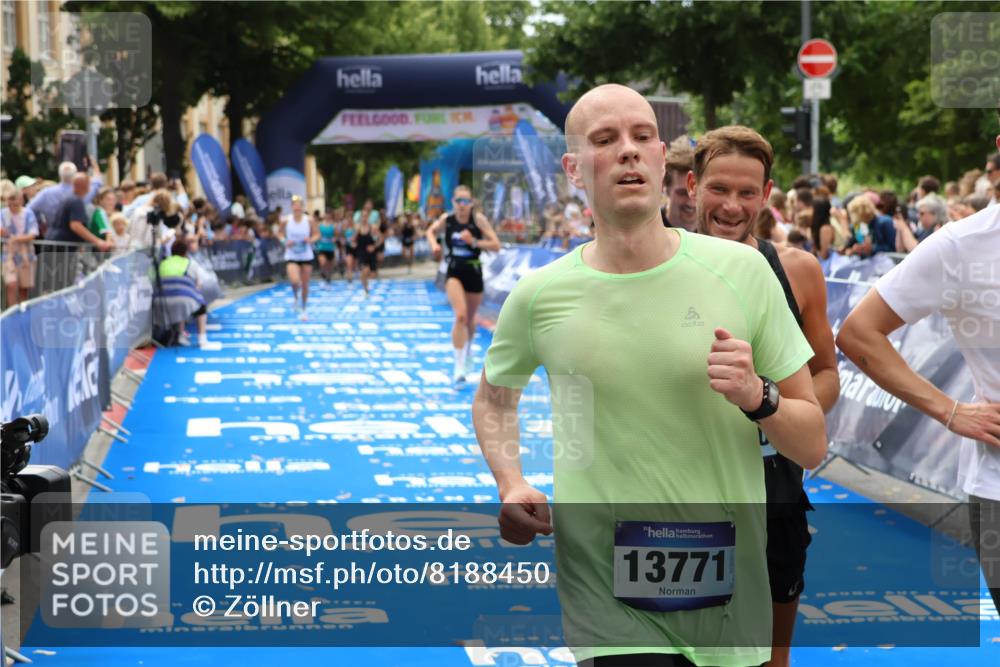 29.06.2025 - hella hamburg halbmarathon Zöllner http://msf.ph/oto/8188450 29.06.2025 10:33:56 Ziel 1743, 2243, 10865, 13771, 14310, 14466, 15500, 16243 meine-sportfotos.de