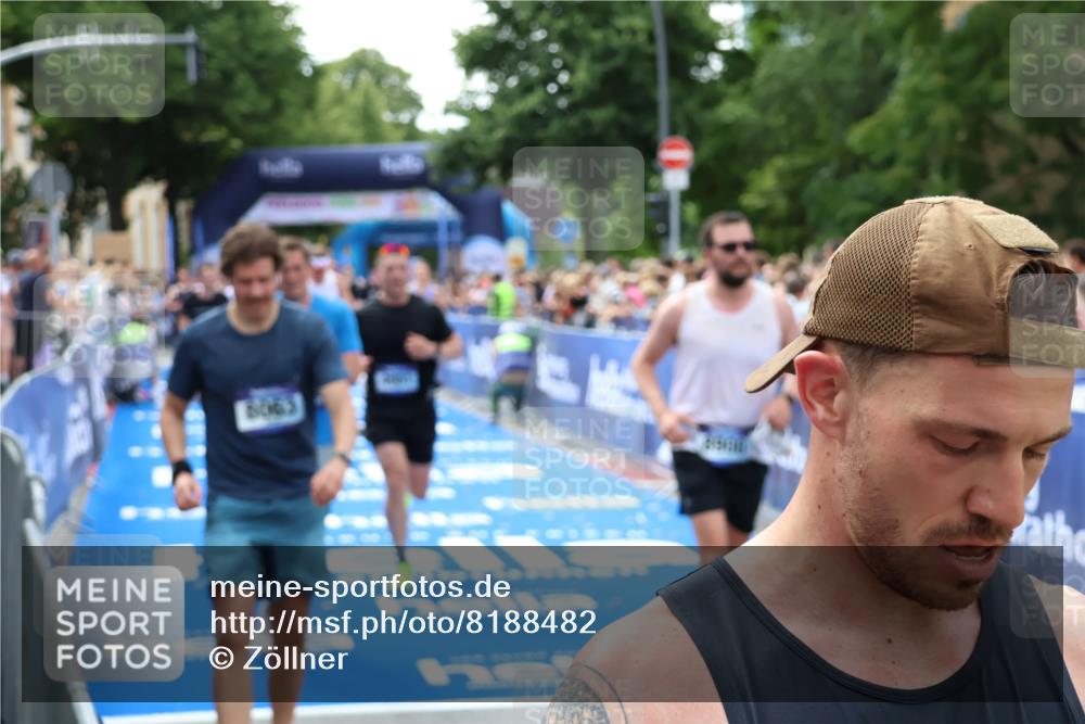 29.06.2025 - hella hamburg halbmarathon Zöllner http://msf.ph/oto/8188482 29.06.2025 10:44:06 Ziel 1391, 1558, 2816, 3021, 4981, 6705, 8900, 9081, 10596, 11346, 13123, 15383, 16506, 16697, 17516, 17977, 18004 meine-sportfotos.de