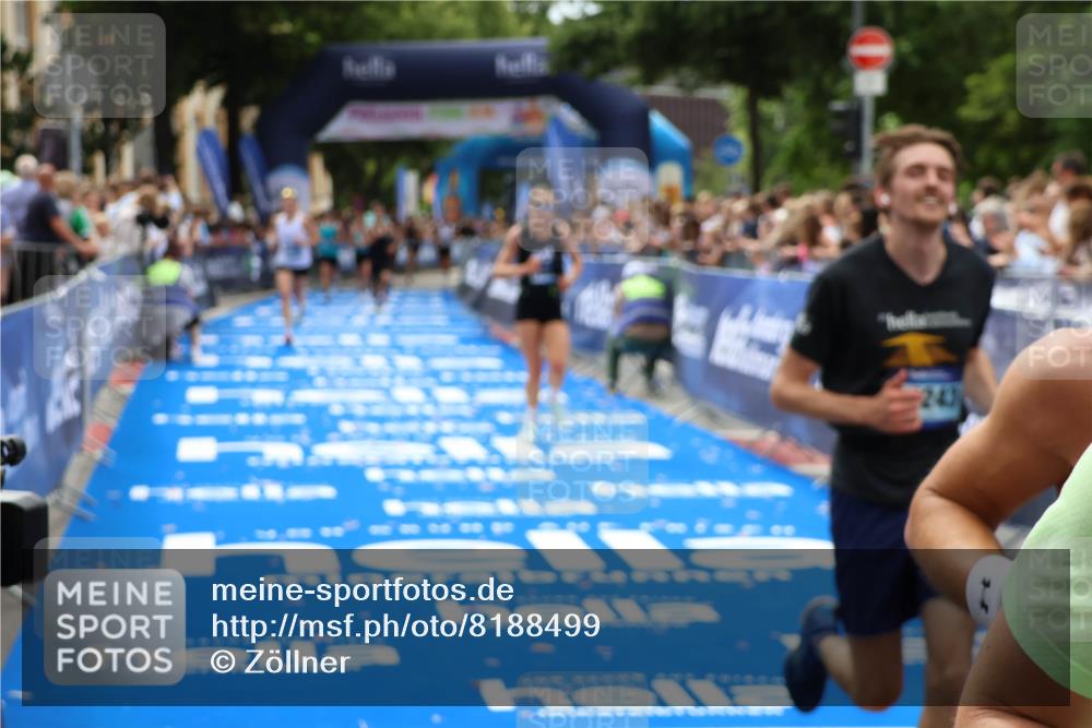 29.06.2025 - hella hamburg halbmarathon Zöllner http://msf.ph/oto/8188499 29.06.2025 10:33:57 Ziel 10865, 15500, 16243 meine-sportfotos.de