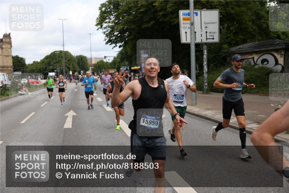 29.06.2025 - hella hamburg halbmarathon Yannick Fuchs http://msf.ph/oto/8188503 29.06.2025 10:30:33 20KM 1889, 3843, 4062, 6032, 10384, 10477, 10877, 12447, 12462, 12488, 12514, 13252, 13343, 13419, 13798, 14789, 14875, 15161, 15415, 15701, 15959, 16119, 16123, 17612, 17691, 18259, 18841 meine-sportfotos.de