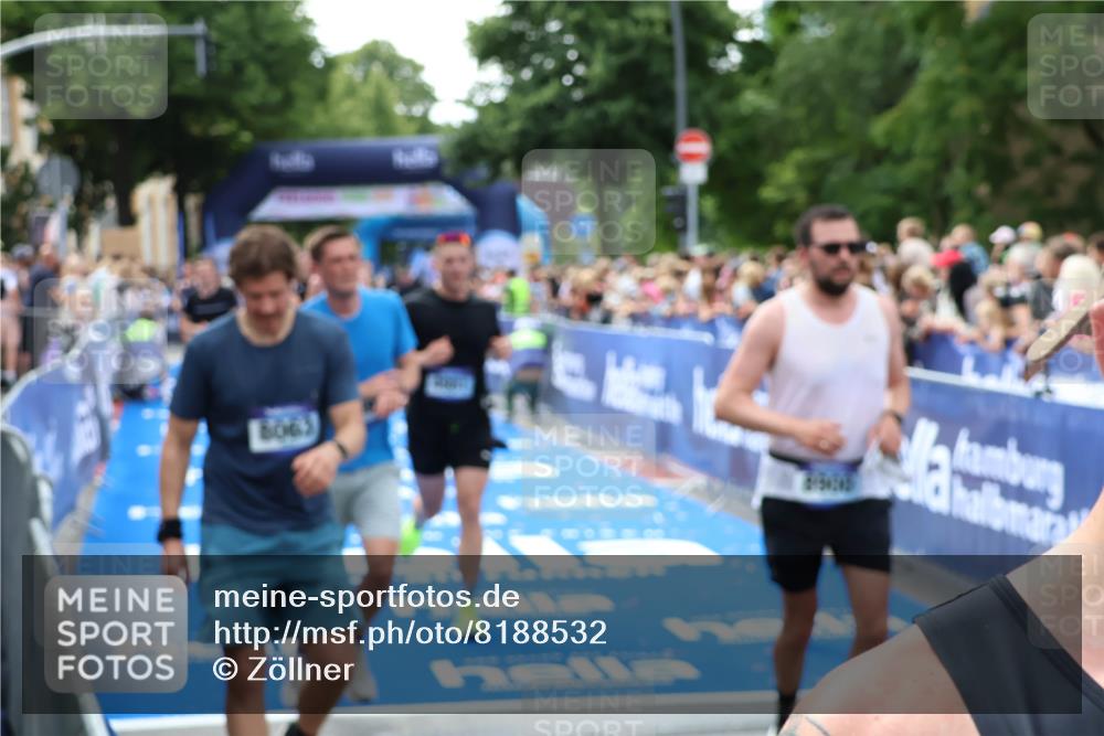 29.06.2025 - hella hamburg halbmarathon Zöllner http://msf.ph/oto/8188532 29.06.2025 10:44:06 Ziel 1391, 1558, 2816, 3021, 4981, 6705, 8900, 9081, 10596, 11346, 13123, 15383, 16506, 16697, 17516, 17977, 18004 meine-sportfotos.de