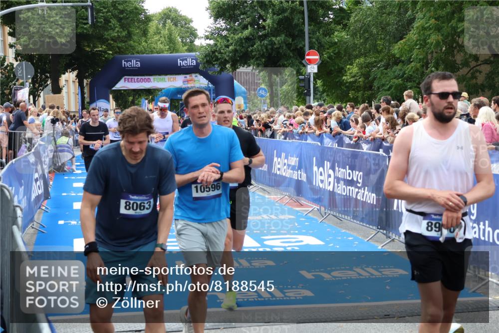 29.06.2025 - hella hamburg halbmarathon Zöllner http://msf.ph/oto/8188545 29.06.2025 10:44:06 Ziel 1391, 1558, 2816, 3021, 4981, 6705, 8900, 9081, 10596, 11346, 13123, 15383, 16506, 16697, 17516, 17977, 18004 meine-sportfotos.de