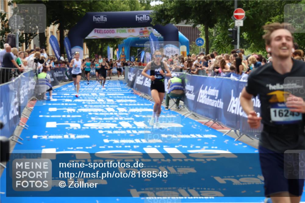 29.06.2025 - hella hamburg halbmarathon Zöllner http://msf.ph/oto/8188548 29.06.2025 10:33:57 Ziel 10865, 15500, 16243 meine-sportfotos.de
