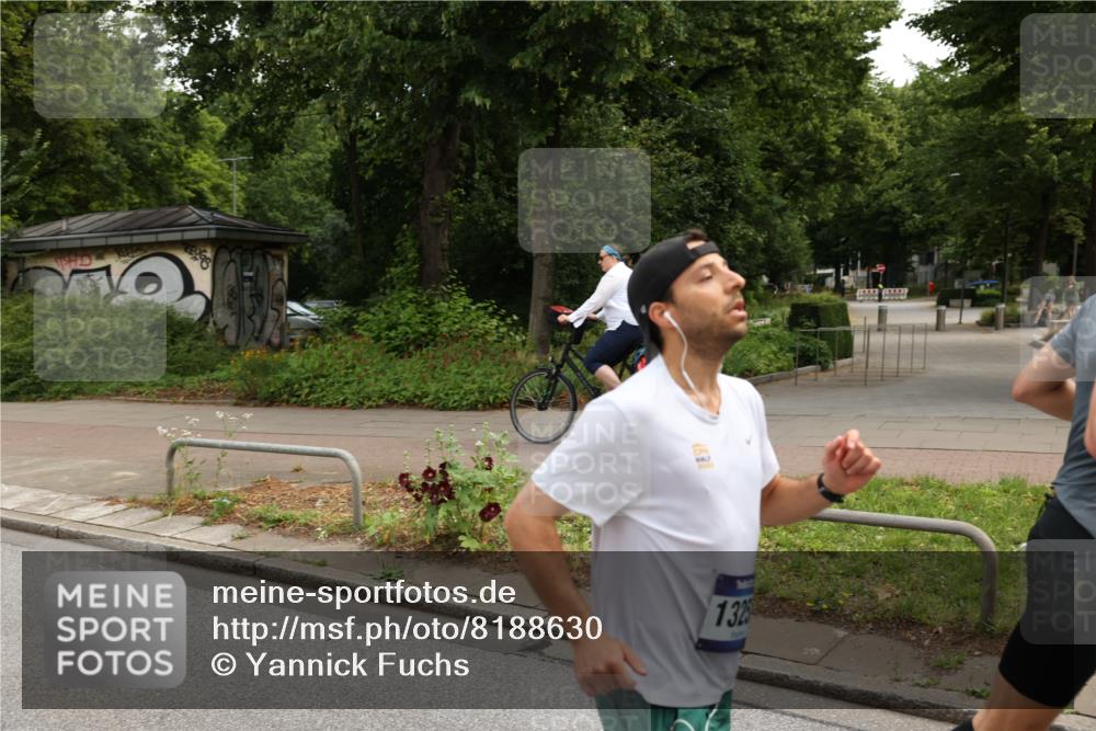 29.06.2025 - hella hamburg halbmarathon Yannick Fuchs http://msf.ph/oto/8188630 29.06.2025 10:30:34 20KM 3843, 4062, 6032, 10384, 10477, 10877, 12447, 12462, 12488, 12514, 13252, 13343, 13419, 14789, 14875, 15161, 15415, 15701, 15959, 16119, 16123, 17329, 17612, 17691, 18259, 18841 meine-sportfotos.de