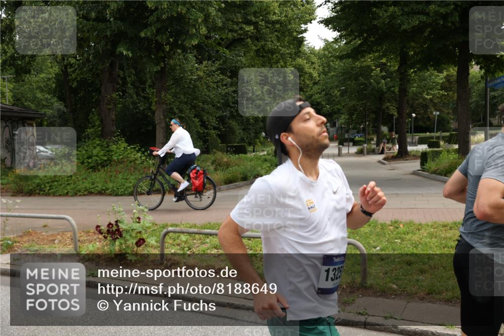 29.06.2025 - hella hamburg halbmarathon Yannick Fuchs http://msf.ph/oto/8188649 29.06.2025 10:30:34 20KM 3843, 4062, 6032, 10384, 10477, 10877, 12447, 12462, 12488, 12514, 13252, 13343, 13419, 14789, 14875, 15161, 15415, 15701, 15959, 16119, 16123, 17329, 17612, 17691, 18259, 18841 meine-sportfotos.de