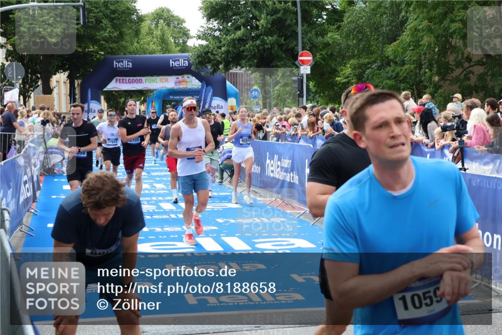 29.06.2025 - hella hamburg halbmarathon Zöllner http://msf.ph/oto/8188658 29.06.2025 10:44:07 Ziel 1391, 1558, 2816, 3021, 4981, 6705, 9081, 11346, 13123, 15383, 16506, 16697, 17516, 17977, 18004 meine-sportfotos.de