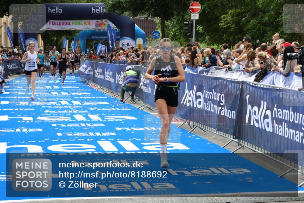 29.06.2025 - hella hamburg halbmarathon Zöllner http://msf.ph/oto/8188692 29.06.2025 10:33:59 Ziel 9519, 10865, 13493, 15268, 15500 meine-sportfotos.de