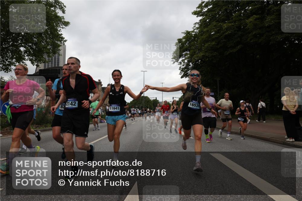 29.06.2025 - hella hamburg halbmarathon Yannick Fuchs http://msf.ph/oto/8188716 29.06.2025 11:01:50 20KM 1071, 1079, 1785, 2142, 3071, 3154, 3630, 4032, 4286, 4293, 4782, 4950, 5232, 5976, 6196, 6453, 6517, 8147, 8256, 8263, 8909, 8926, 8971, 8999, 9007, 9527, 9886, 9967, 10196, 10834, 11641, 11755, 12005, 12790, 15394, 15875, 15945, 16539, 16546, 17062, 18015, 18176, 18231, 18236, 18239 meine-sportfotos.de