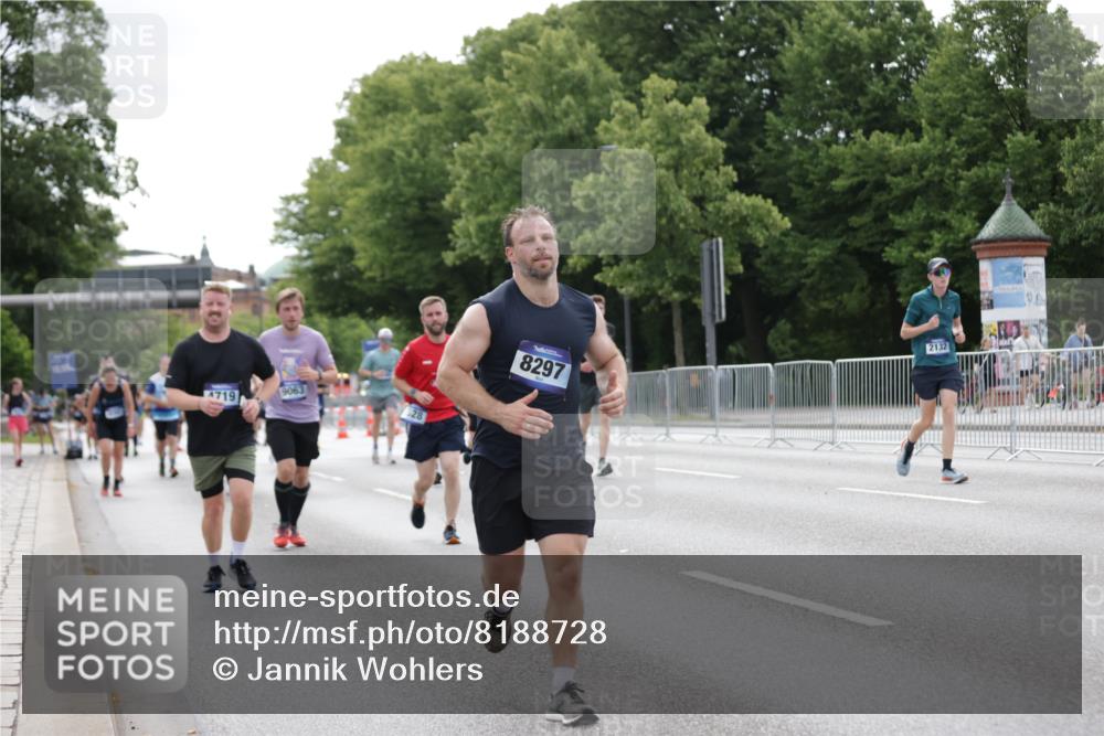 29.06.2025 - hella hamburg halbmarathon Jannik Wohlers http://msf.ph/oto/8188728 29.06.2025 10:23:55 Lombardsbrücke 1005, 1009, 1064, 1389, 2132, 2477, 3285, 3579, 3786, 4162, 4464, 4684, 4719, 4993, 6478, 6524, 6526, 7528, 7920, 7975, 8167, 8187, 8297, 9063, 11306, 12210, 13380, 13573, 13711, 14143, 14433, 14439, 14824, 15456, 16345, 16861, 17147, 17262, 17414, 17559, 17560, 18077, 18109, 18132 meine-sportfotos.de