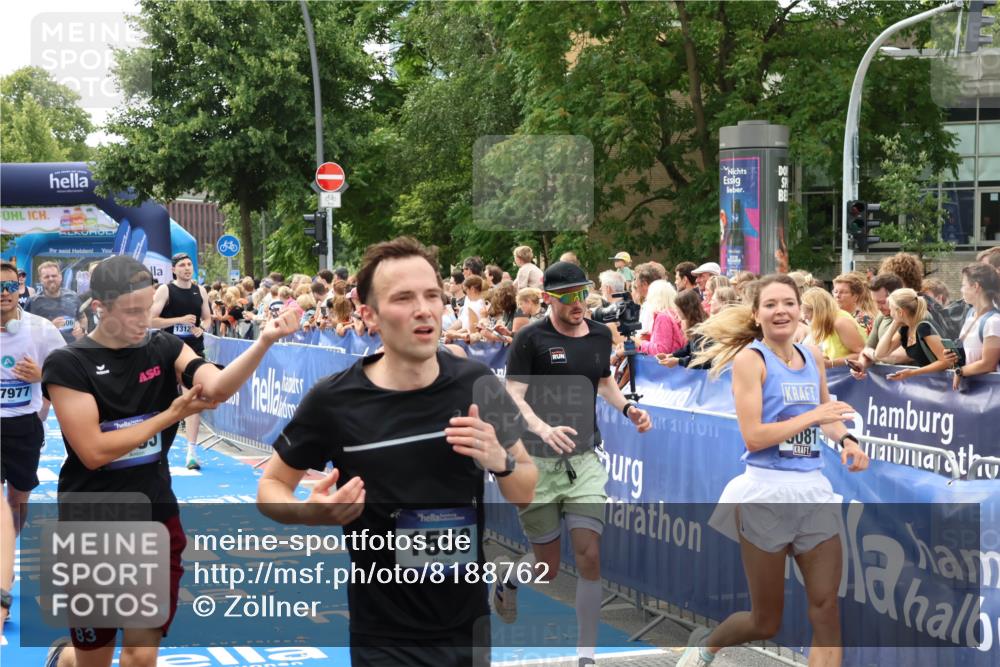 29.06.2025 - hella hamburg halbmarathon Zöllner http://msf.ph/oto/8188762 29.06.2025 10:44:10 Ziel 1391, 1558, 2816, 3021, 4999, 5231, 6705, 9081, 9633, 10193, 10930, 11346, 13123, 16506, 16648, 16697, 17748, 17977, 18004 meine-sportfotos.de