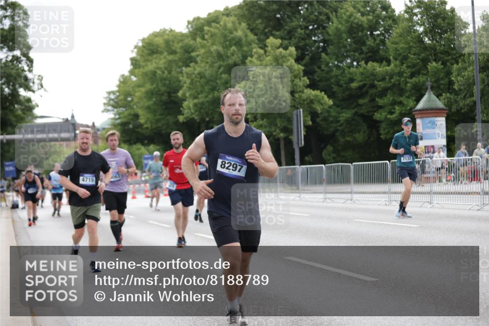 29.06.2025 - hella hamburg halbmarathon Jannik Wohlers http://msf.ph/oto/8188789 29.06.2025 10:23:55 Lombardsbrücke 1005, 1009, 1064, 1389, 2132, 2477, 3285, 3579, 3786, 4162, 4464, 4684, 4719, 4993, 6478, 6524, 6526, 7528, 7920, 7975, 8167, 8187, 8297, 9063, 11306, 12210, 13380, 13573, 13711, 14143, 14433, 14439, 14824, 15456, 16345, 16861, 17147, 17262, 17414, 17559, 17560, 18077, 18109, 18132 meine-sportfotos.de