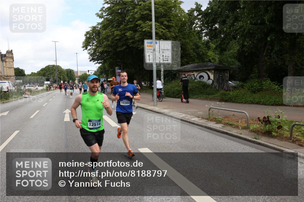 29.06.2025 - hella hamburg halbmarathon Yannick Fuchs http://msf.ph/oto/8188797 29.06.2025 10:30:38 20KM 3843, 4062, 6032, 6829, 6990, 10384, 10477, 10877, 12447, 12462, 12488, 12514, 13252, 13343, 13419, 14789, 14875, 15115, 15161, 15415, 15701, 15959, 16119, 16123, 17329, 17612, 17691, 18259, 18841 meine-sportfotos.de