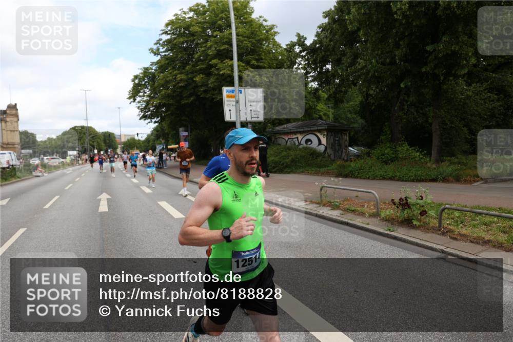 29.06.2025 - hella hamburg halbmarathon Yannick Fuchs http://msf.ph/oto/8188828 29.06.2025 10:30:38 20KM 3843, 4062, 6032, 6829, 6990, 10384, 10477, 10877, 12447, 12462, 12488, 12514, 13252, 13343, 13419, 14789, 14875, 15115, 15161, 15415, 15701, 15959, 16119, 16123, 17329, 17612, 17691, 18259, 18841 meine-sportfotos.de
