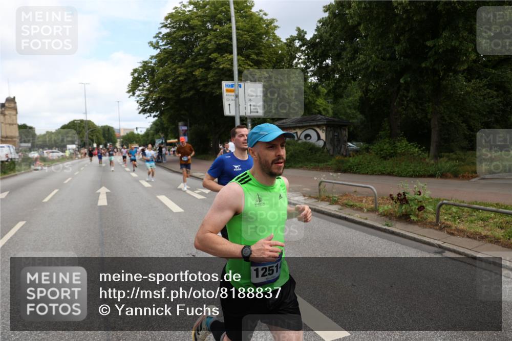 29.06.2025 - hella hamburg halbmarathon Yannick Fuchs http://msf.ph/oto/8188837 29.06.2025 10:30:38 20KM 3843, 4062, 6032, 6829, 6990, 10384, 10477, 10877, 12447, 12462, 12488, 12514, 13252, 13343, 13419, 14789, 14875, 15115, 15161, 15415, 15701, 15959, 16119, 16123, 17329, 17612, 17691, 18259, 18841 meine-sportfotos.de