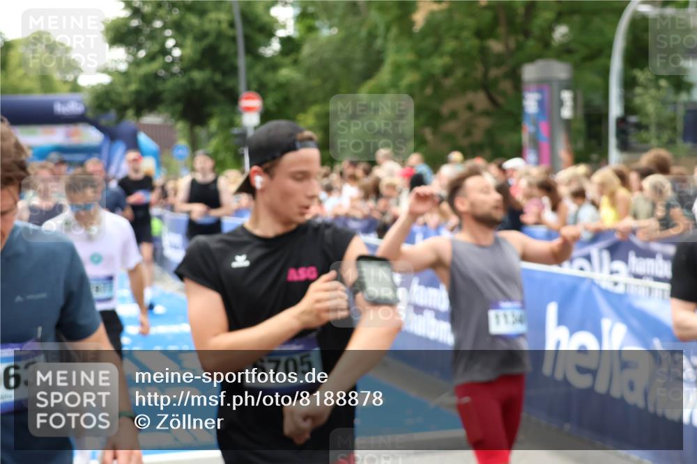 29.06.2025 - hella hamburg halbmarathon Zöllner http://msf.ph/oto/8188878 29.06.2025 10:44:11 Ziel 1391, 2816, 3021, 4999, 5231, 9633, 10193, 10930, 11346, 13123, 14686, 15280, 16506, 16648, 16697, 17748, 17977, 18004 meine-sportfotos.de