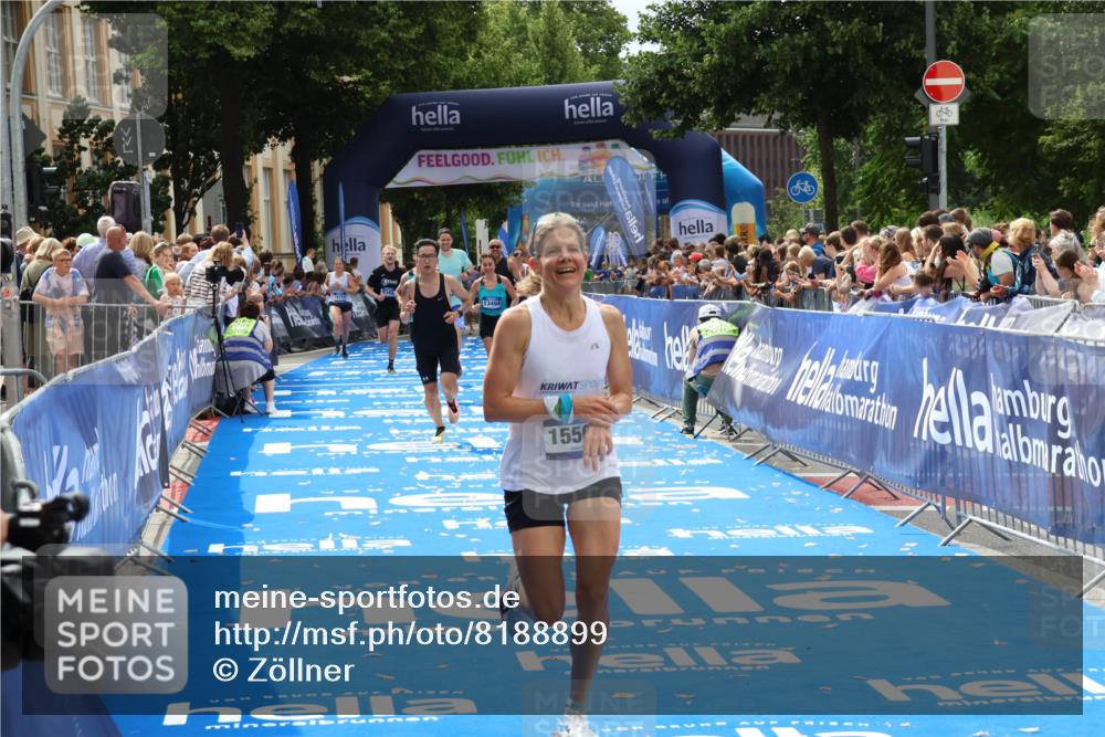 29.06.2025 - hella hamburg halbmarathon Zöllner http://msf.ph/oto/8188899 29.06.2025 10:34:02 Ziel 9345, 9519, 11227, 13493, 13494, 14448, 15268, 15500, 17877 meine-sportfotos.de