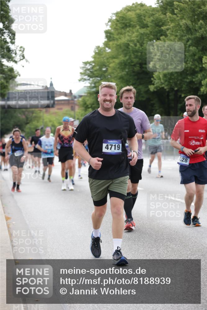 29.06.2025 - hella hamburg halbmarathon Jannik Wohlers http://msf.ph/oto/8188939 29.06.2025 10:23:56 Lombardsbrücke 1005, 1009, 1064, 1389, 2132, 2477, 3285, 3579, 3786, 4162, 4464, 4684, 4719, 4993, 6478, 6524, 6526, 7528, 7920, 7975, 8167, 8187, 8297, 9063, 12210, 13380, 13573, 13711, 14143, 14433, 14439, 14824, 15456, 16345, 16861, 17147, 17262, 17559, 17560, 18077, 18109, 18132, 19080 meine-sportfotos.de