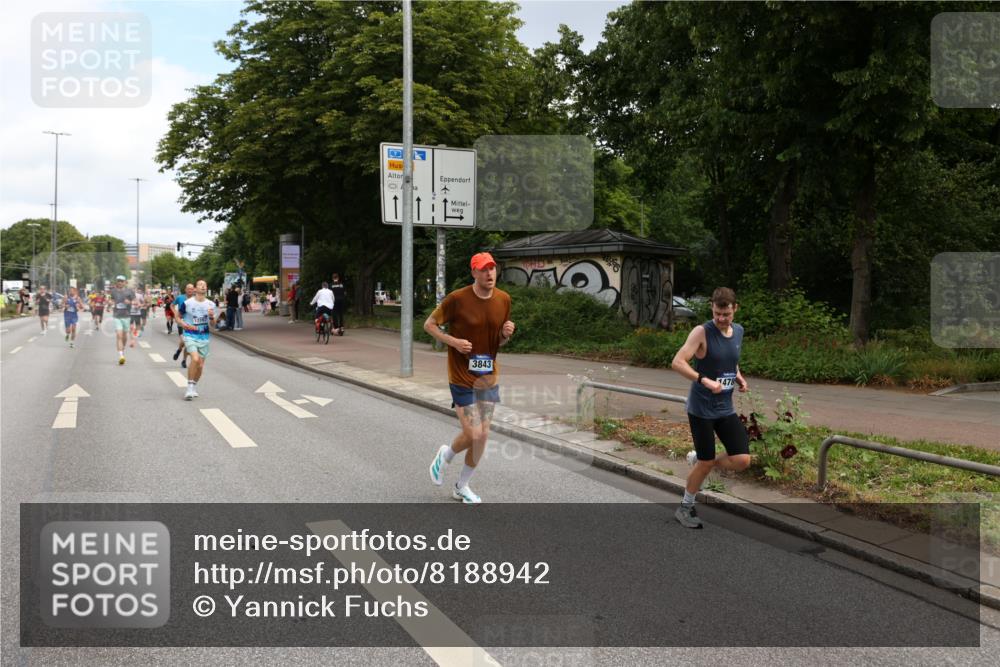 29.06.2025 - hella hamburg halbmarathon Yannick Fuchs http://msf.ph/oto/8188942 29.06.2025 10:30:40 20KM 3843, 4062, 6032, 6829, 6990, 10384, 10477, 10877, 12447, 12462, 12488, 12514, 13252, 13343, 13419, 14789, 14875, 15115, 15161, 15959, 16119, 17329, 17612, 17691, 18259, 18841 meine-sportfotos.de