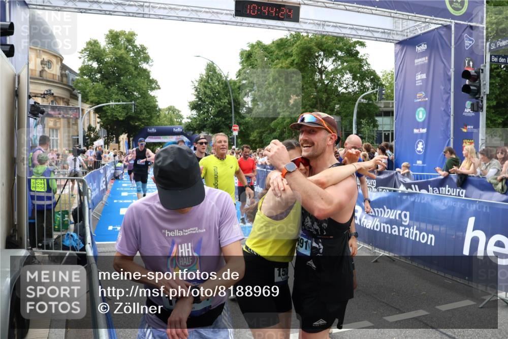 29.06.2025 - hella hamburg halbmarathon Zöllner http://msf.ph/oto/8188969 29.06.2025 10:44:23 Ziel 1220, 1413, 1415, 1902, 5275, 5884, 7191, 8722, 9444, 12528, 16316, 16547, 16803, 16893 meine-sportfotos.de