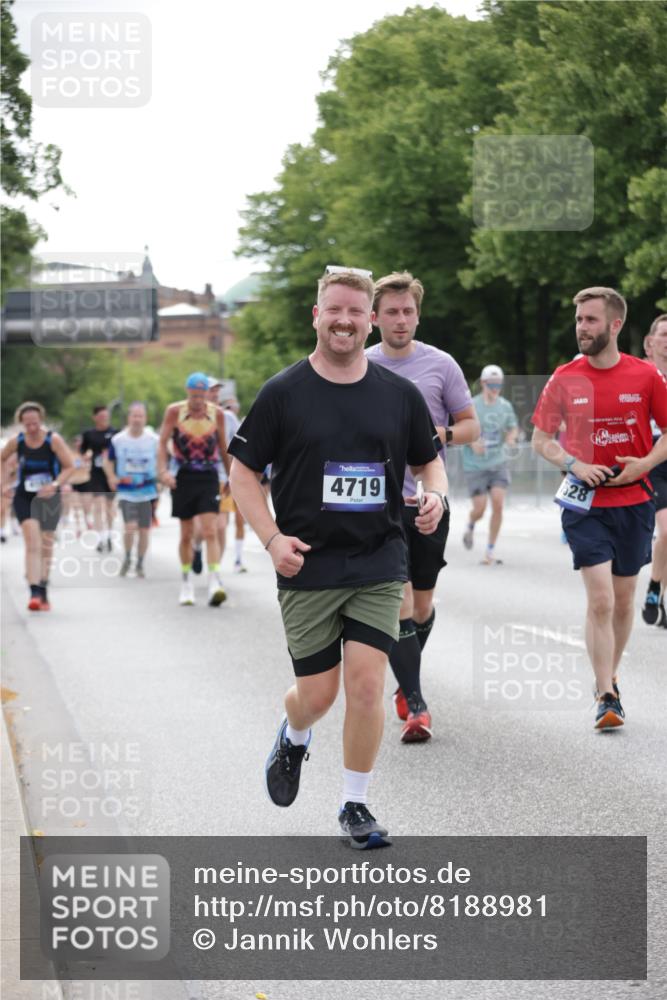 29.06.2025 - hella hamburg halbmarathon Jannik Wohlers http://msf.ph/oto/8188981 29.06.2025 10:23:56 Lombardsbrücke 1005, 1009, 1064, 1389, 2132, 2477, 3285, 3579, 3786, 4162, 4464, 4684, 4719, 4993, 6478, 6524, 6526, 7528, 7920, 7975, 8167, 8187, 8297, 9063, 12210, 13380, 13573, 13711, 14143, 14433, 14439, 14824, 15456, 16345, 16861, 17147, 17262, 17559, 17560, 18077, 18109, 18132, 19080 meine-sportfotos.de