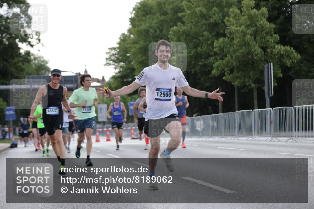 29.06.2025 - hella hamburg halbmarathon Jannik Wohlers http://msf.ph/oto/8189062 29.06.2025 09:44:37 Lombardsbrücke 1827, 3201, 5269, 5367, 6619, 8473, 8731, 10156, 10486, 10848, 11169, 12287, 12900, 13838, 13956, 14140, 14164, 15883, 16377, 16508, 16713, 16736, 17428, 17488, 18837, 18871, 18874, 19142 meine-sportfotos.de