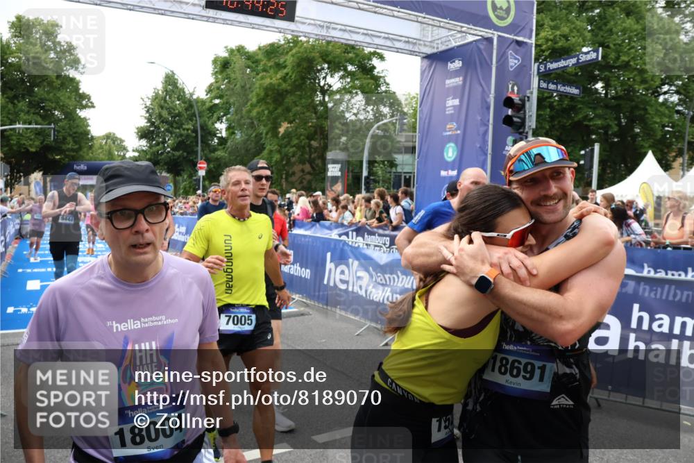 29.06.2025 - hella hamburg halbmarathon Zöllner http://msf.ph/oto/8189070 29.06.2025 10:44:24 Ziel 1220, 1413, 1415, 1902, 5275, 7191, 8722, 9444, 12528, 16547, 16803, 16893, 18806 meine-sportfotos.de