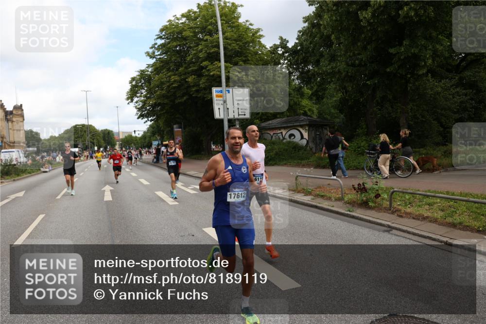 29.06.2025 - hella hamburg halbmarathon Yannick Fuchs http://msf.ph/oto/8189119 29.06.2025 10:30:46 20KM 2399, 2774, 3809, 3843, 4062, 6829, 6990, 6993, 10477, 12447, 12488, 13343, 13419, 14601, 14875, 15115, 15161, 15348, 16119, 17217, 17329, 17612, 17691, 18600 meine-sportfotos.de