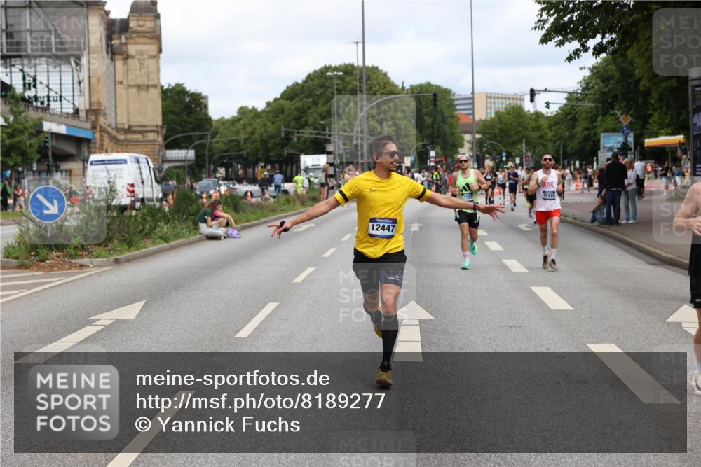 29.06.2025 - hella hamburg halbmarathon Yannick Fuchs http://msf.ph/oto/8189277 29.06.2025 10:30:51 20KM 2399, 2774, 3809, 6829, 6990, 6993, 10477, 12447, 12488, 13343, 13419, 14601, 14622, 14875, 15115, 15161, 15348, 15621, 16119, 17217, 17329, 17612, 17691, 18156, 18600 meine-sportfotos.de