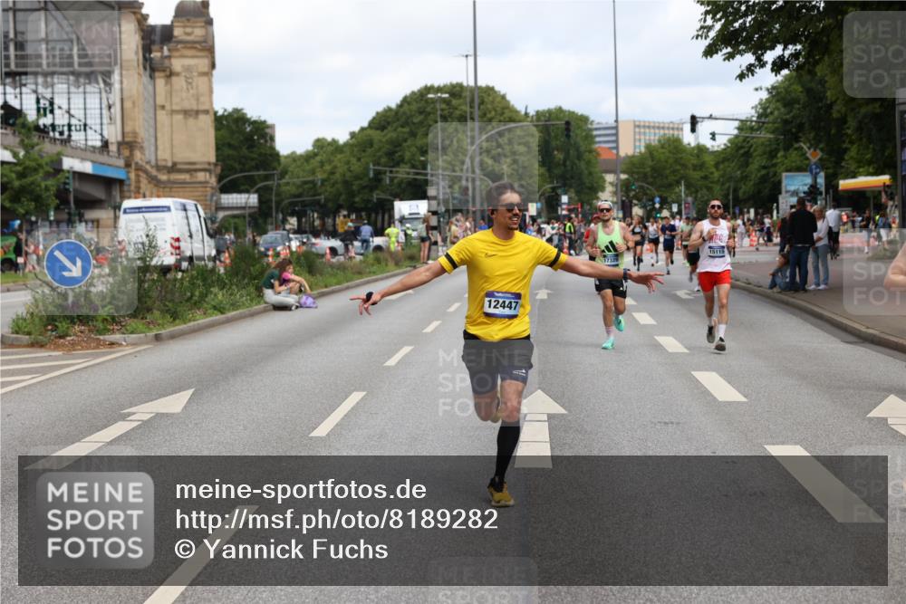 29.06.2025 - hella hamburg halbmarathon Yannick Fuchs http://msf.ph/oto/8189282 29.06.2025 10:30:51 20KM 2399, 2774, 3809, 6829, 6990, 6993, 10477, 12447, 12488, 13343, 13419, 14601, 14622, 14875, 15115, 15161, 15348, 15621, 16119, 17217, 17329, 17612, 17691, 18156, 18600 meine-sportfotos.de