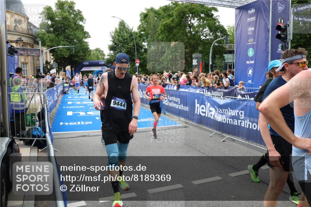 29.06.2025 - hella hamburg halbmarathon Zöllner http://msf.ph/oto/8189369 29.06.2025 10:44:27 Ziel 1057, 1220, 1902, 4310, 4691, 7191, 12327, 12528, 14667, 16547, 16803, 17729, 18806 meine-sportfotos.de