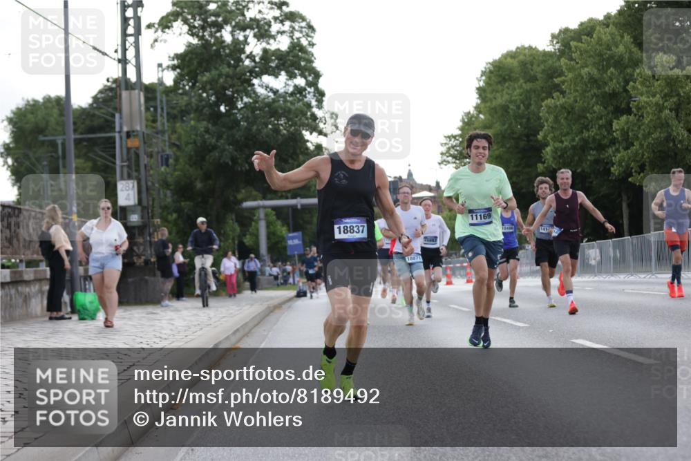 29.06.2025 - hella hamburg halbmarathon Jannik Wohlers http://msf.ph/oto/8189492 29.06.2025 09:44:39 Lombardsbrücke 1827, 2746, 3201, 5269, 5367, 6619, 6781, 10156, 10486, 10848, 11169, 12287, 12595, 12900, 13838, 13956, 14140, 14164, 15883, 16377, 16508, 16713, 16818, 17428, 17488, 18737, 18837, 18871, 18874, 19142 meine-sportfotos.de