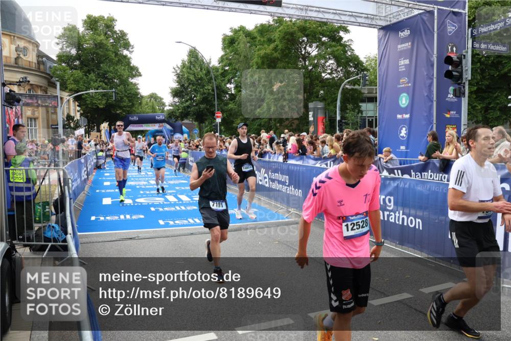 29.06.2025 - hella hamburg halbmarathon Zöllner http://msf.ph/oto/8189649 29.06.2025 10:44:31 Ziel 1057, 4310, 4691, 7322, 8928, 12327, 12554, 14464, 14667, 16803, 17097, 17729, 18765, 18806 meine-sportfotos.de
