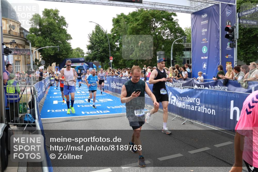 29.06.2025 - hella hamburg halbmarathon Zöllner http://msf.ph/oto/8189763 29.06.2025 10:44:32 Ziel 1057, 3305, 4310, 4691, 7322, 8928, 12327, 12554, 14464, 14667, 15862, 16803, 17097, 17729, 18765, 18806 meine-sportfotos.de