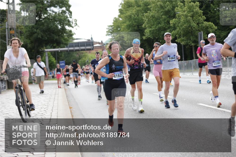 29.06.2025 - hella hamburg halbmarathon Jannik Wohlers http://msf.ph/oto/8189784 29.06.2025 10:24:02 Lombardsbrücke 1005, 1009, 1064, 1395, 2132, 2280, 2477, 3053, 3285, 3421, 3786, 4111, 4162, 4464, 4719, 5138, 5829, 5830, 6478, 6524, 6526, 7528, 7975, 8167, 8297, 9063, 12210, 13111, 13113, 13380, 13573, 13638, 13711, 14143, 14824, 15796, 16345, 16861, 17559, 17560, 18077, 18109, 19080 meine-sportfotos.de