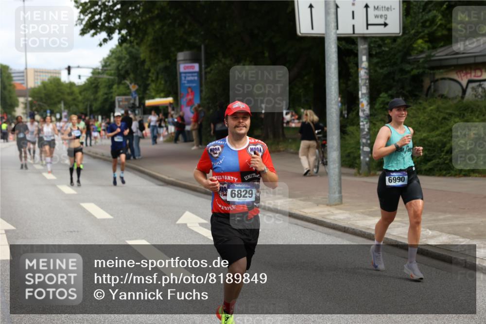 29.06.2025 - hella hamburg halbmarathon Yannick Fuchs http://msf.ph/oto/8189849 29.06.2025 10:31:00 20KM 2399, 2774, 3809, 6829, 6915, 6990, 6993, 10404, 10852, 11304, 11620, 12051, 12168, 12447, 12488, 12916, 13991, 14075, 14601, 14622, 15115, 15348, 15621, 16158, 17078, 17217, 17329, 17691, 18156, 18600 meine-sportfotos.de