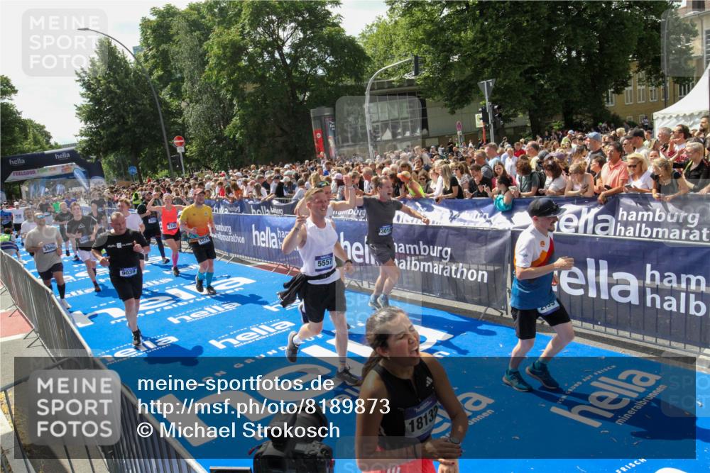 29.06.2025 - hella hamburg halbmarathon Michael Strokosch http://msf.ph/oto/8189873 29.06.2025 11:34:07 Ziel 1029, 1732, 2199, 3010, 3511, 3880, 5557, 6092, 6093, 7140, 7570, 9715, 12184, 12755, 13422, 15004, 17443, 18132, 18998 meine-sportfotos.de