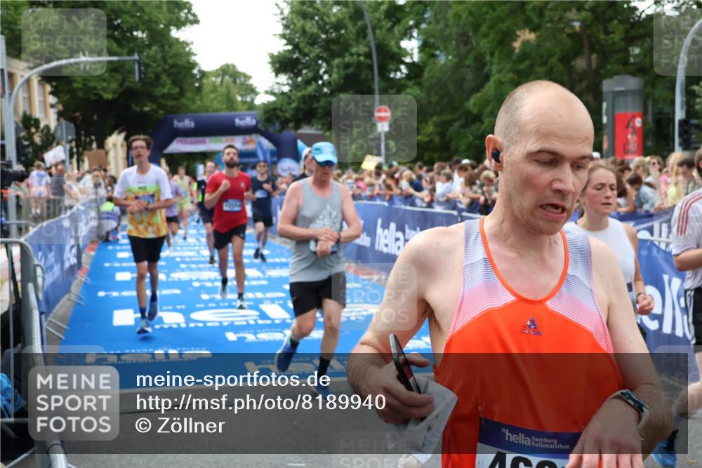29.06.2025 - hella hamburg halbmarathon Zöllner http://msf.ph/oto/8189940 29.06.2025 10:44:35 Ziel 1057, 1468, 2365, 2402, 3305, 5476, 6495, 7322, 7710, 8928, 12554, 12711, 14351, 14464, 14667, 14798, 15862, 17097, 17729, 18539, 18765 meine-sportfotos.de