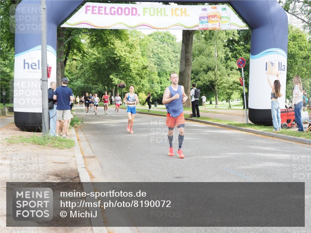 29.06.2025 - hella hamburg halbmarathon MichiJ http://msf.ph/oto/8190072 29.06.2025 10:19:35 Zwischen KM18-KM19 3189, 5308, 10173, 16713, 16818 meine-sportfotos.de