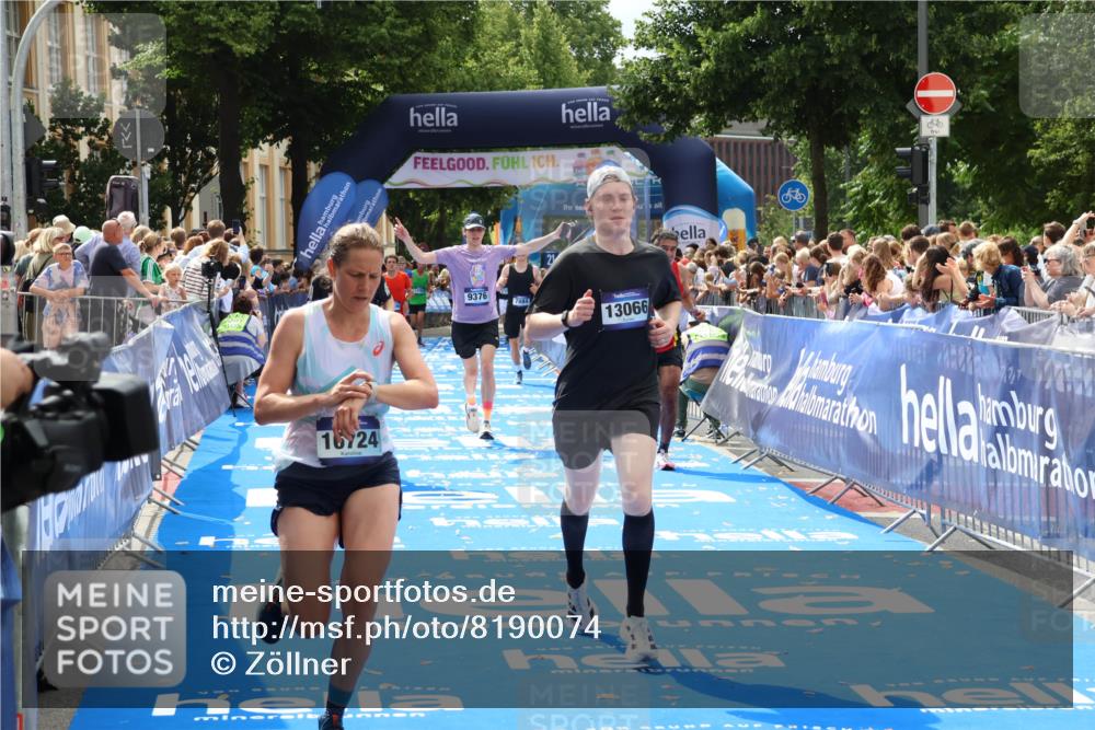 29.06.2025 - hella hamburg halbmarathon Zöllner http://msf.ph/oto/8190074 29.06.2025 10:34:12 Ziel 7884, 7901, 9376, 11019, 11202, 13066, 16724, 17751, 18906 meine-sportfotos.de