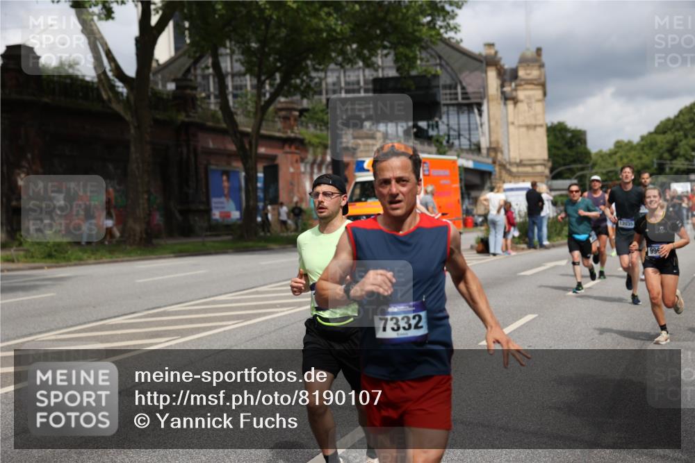 29.06.2025 - hella hamburg halbmarathon Yannick Fuchs http://msf.ph/oto/8190107 29.06.2025 10:43:52 20KM 2013, 2504, 2516, 2878, 2937, 3414, 3543, 3562, 3692, 4017, 4832, 5978, 6115, 7100, 7332, 7657, 8437, 8454, 8813, 9200, 9491, 9551, 9597, 9619, 9723, 9924, 9965, 10189, 11339, 11819, 11975, 12035, 12203, 12271, 12670, 13159, 13225, 13690, 13976, 14526, 14838, 15519, 15523, 15620, 15966, 16403, 16653, 16731, 16738, 16843, 16877, 16891, 17001, 17753, 17908, 18058, 18350, 18926, 18960, 19109 meine-sportfotos.de