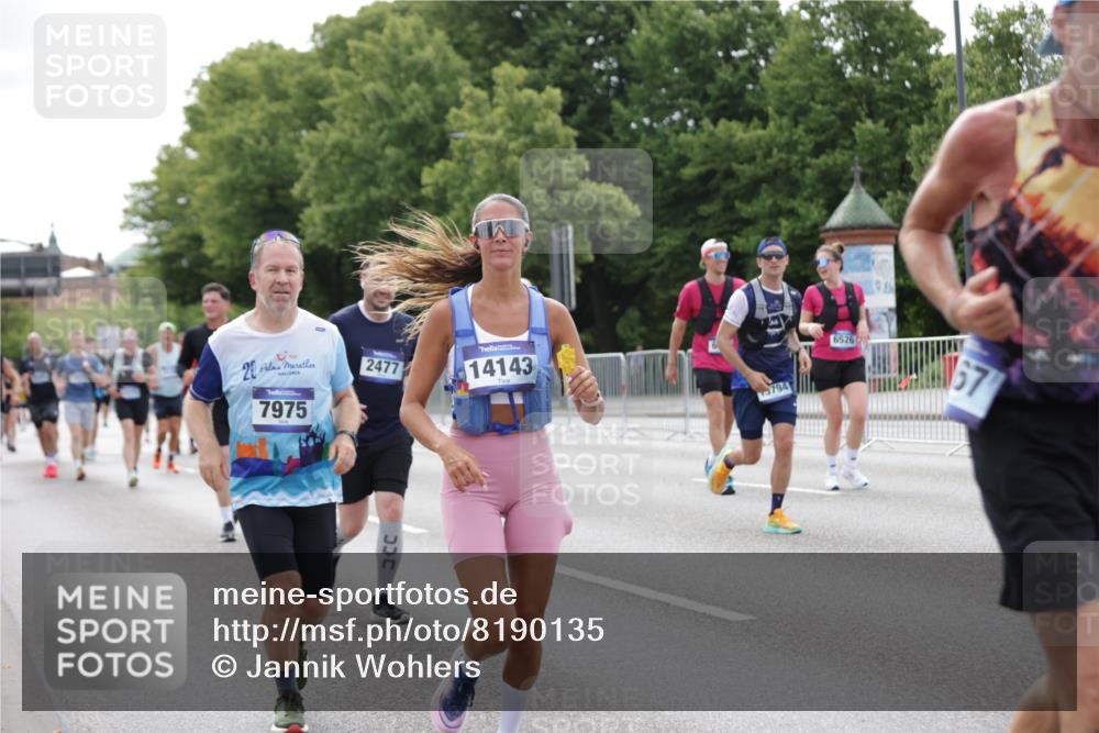 29.06.2025 - hella hamburg halbmarathon Jannik Wohlers http://msf.ph/oto/8190135 29.06.2025 10:24:05 Lombardsbrücke 1064, 1352, 1395, 2132, 2280, 2477, 2944, 3053, 3132, 3421, 3786, 4111, 4162, 4221, 4464, 4719, 5138, 5829, 5830, 6478, 6524, 6526, 6570, 7528, 7975, 8167, 8297, 9063, 11651, 12070, 12210, 12303, 13111, 13113, 13380, 13573, 13638, 13711, 14143, 15796, 18077, 18105, 19080 meine-sportfotos.de